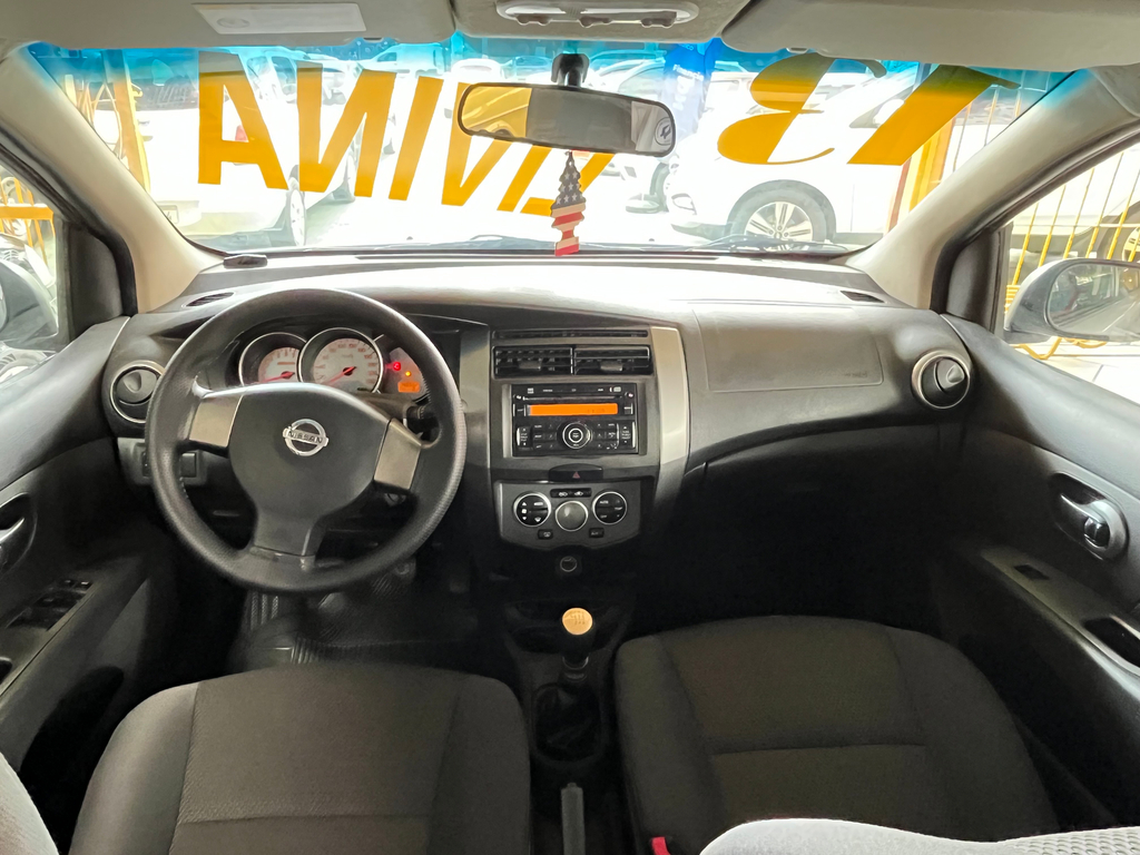 Nissan Livina Prata