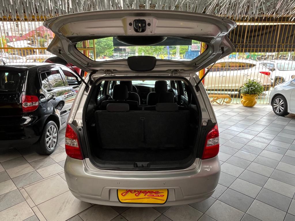 Nissan Livina Prata