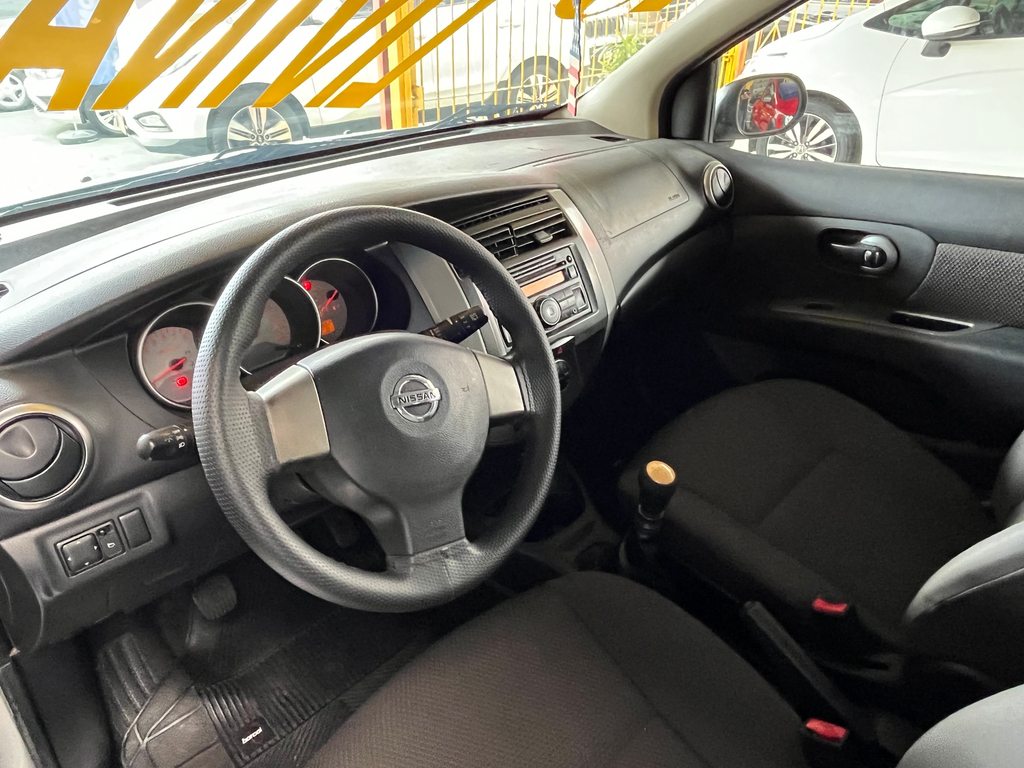Nissan Livina Prata