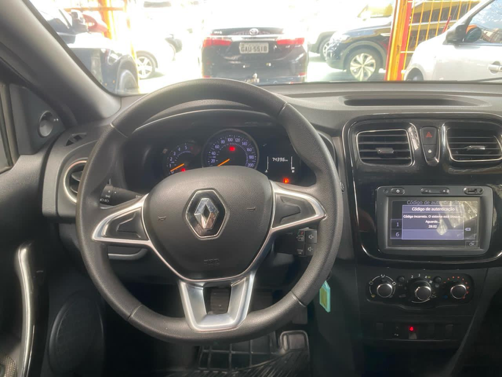 Renault Sandero Cinza