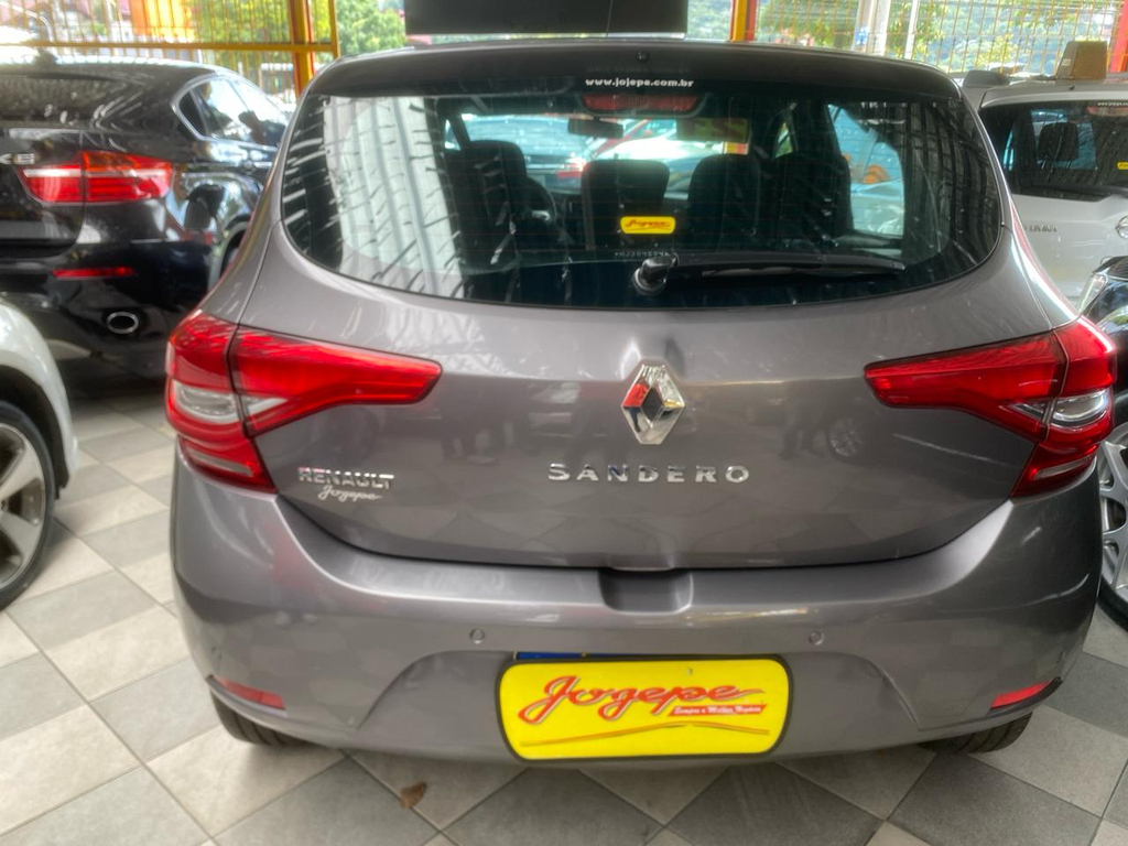 Renault Sandero Cinza