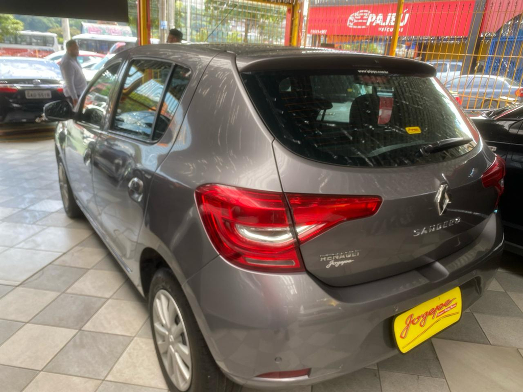 Renault Sandero Cinza