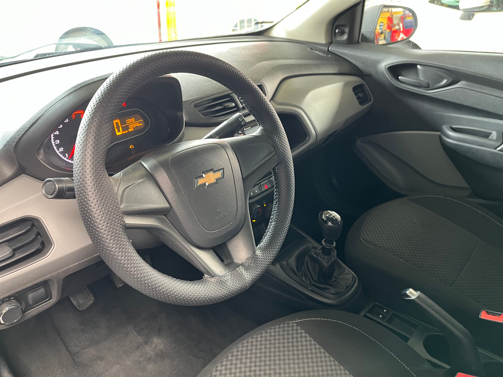 Chevrolet Onix Cinza