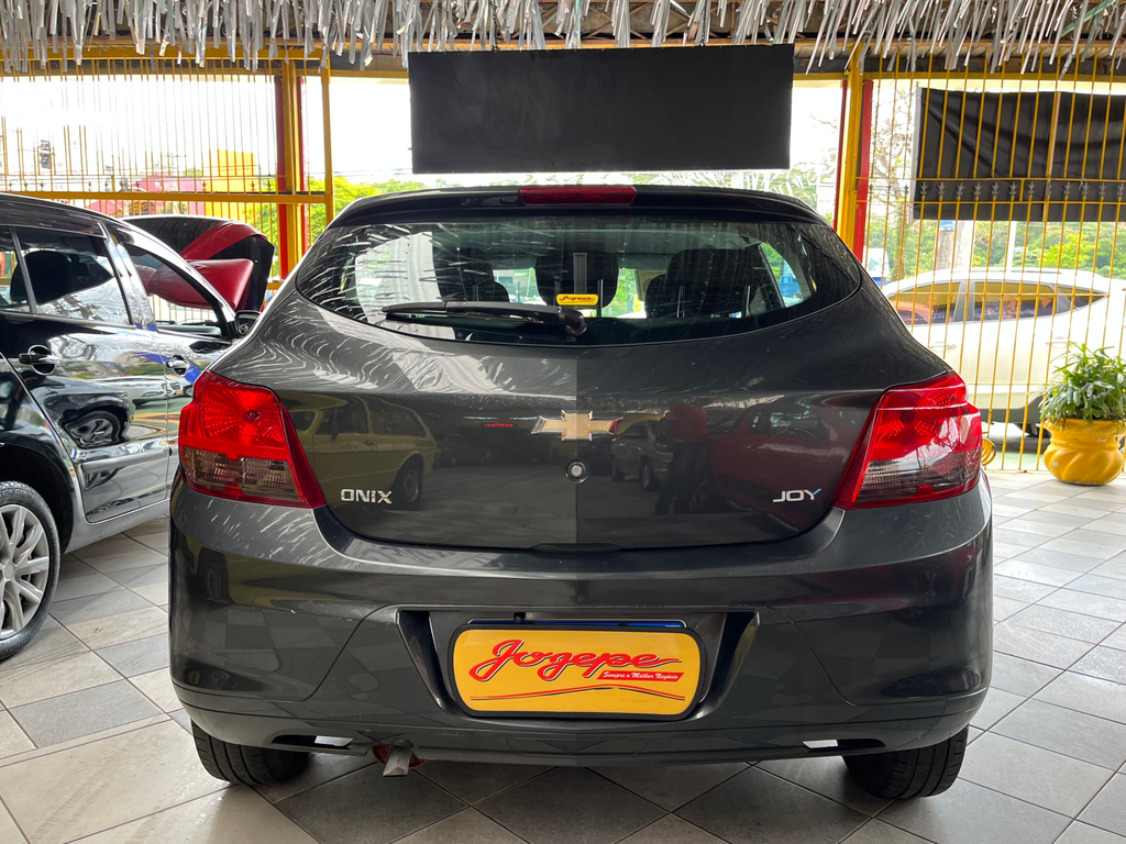 Chevrolet Onix Cinza