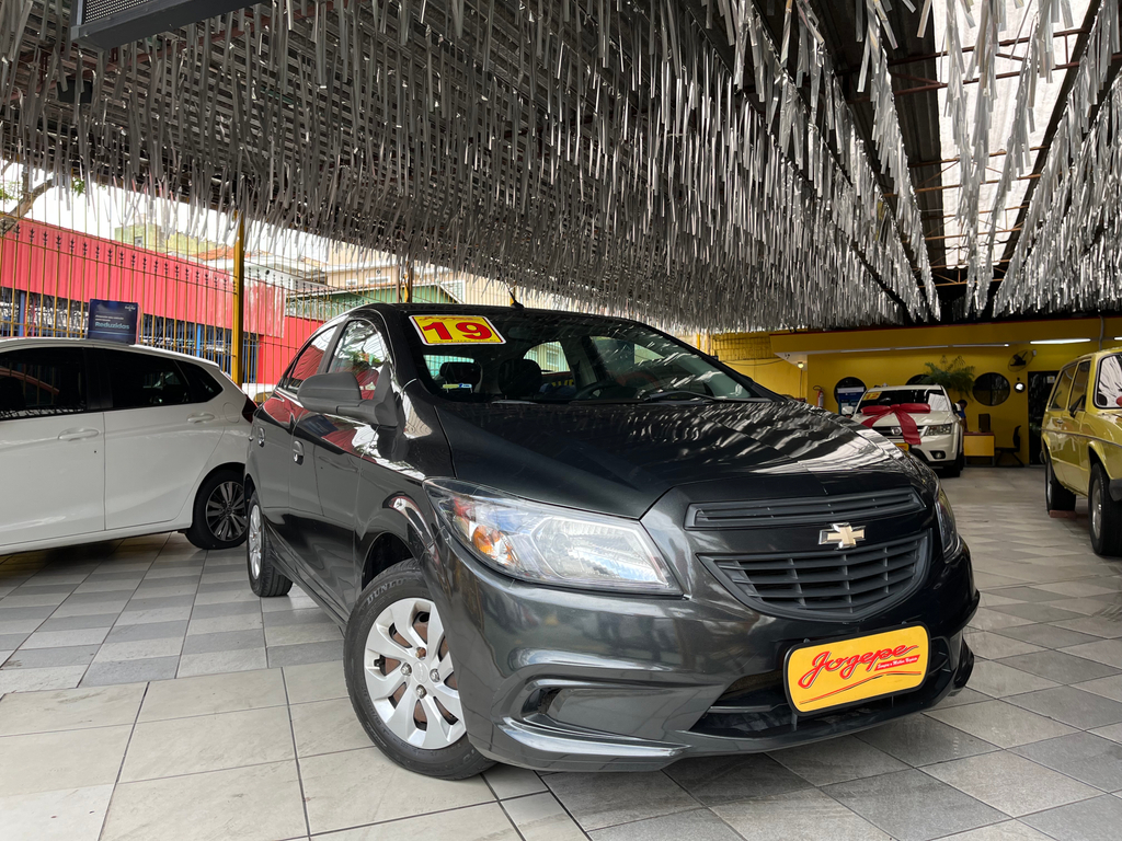 Chevrolet Onix Cinza