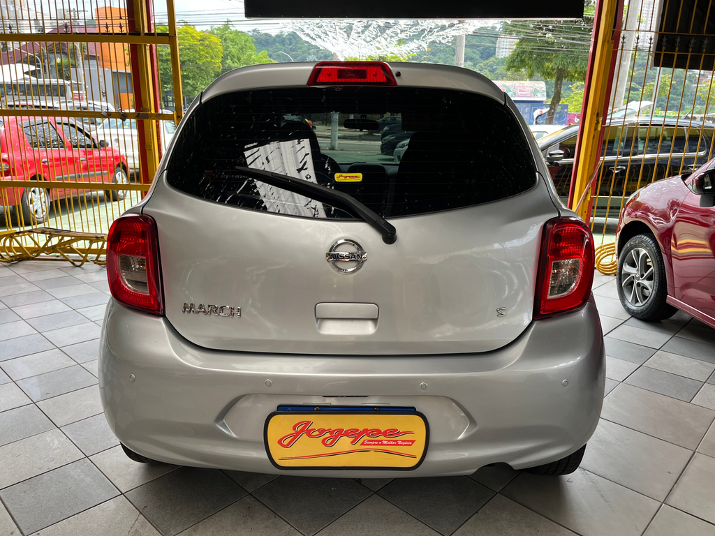 Nissan March Prata