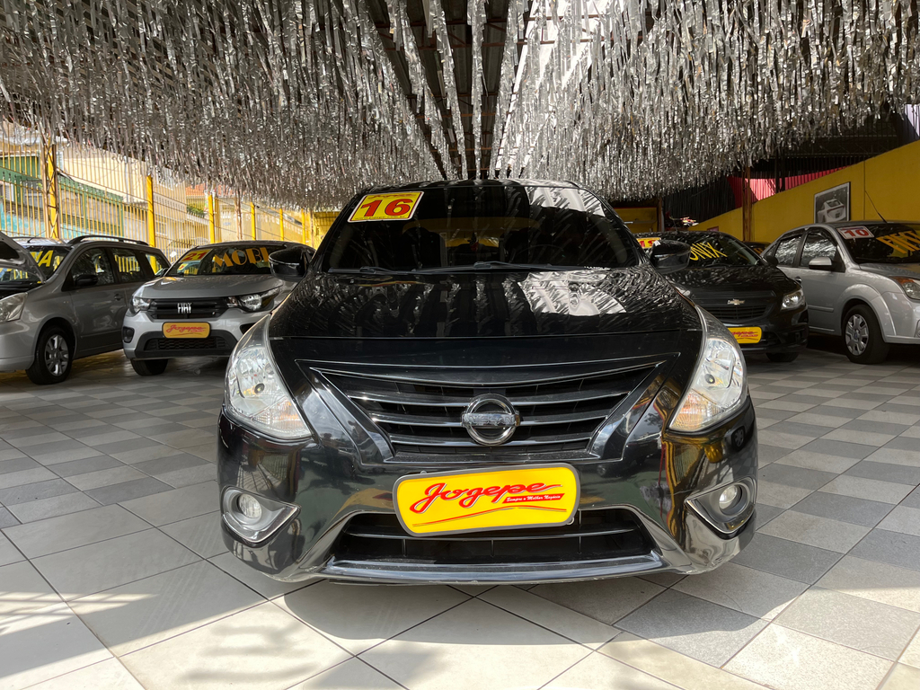 Nissan Versa Preto
