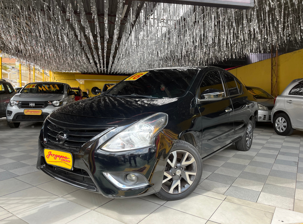 Nissan Versa Preto