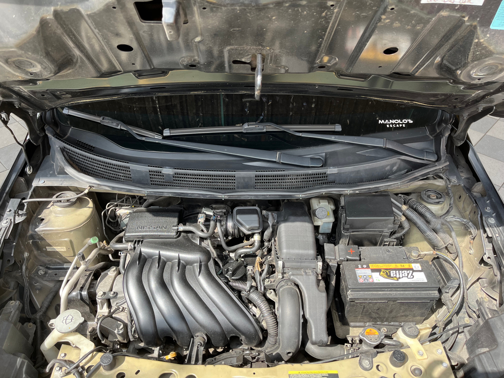 Nissan Versa Preto