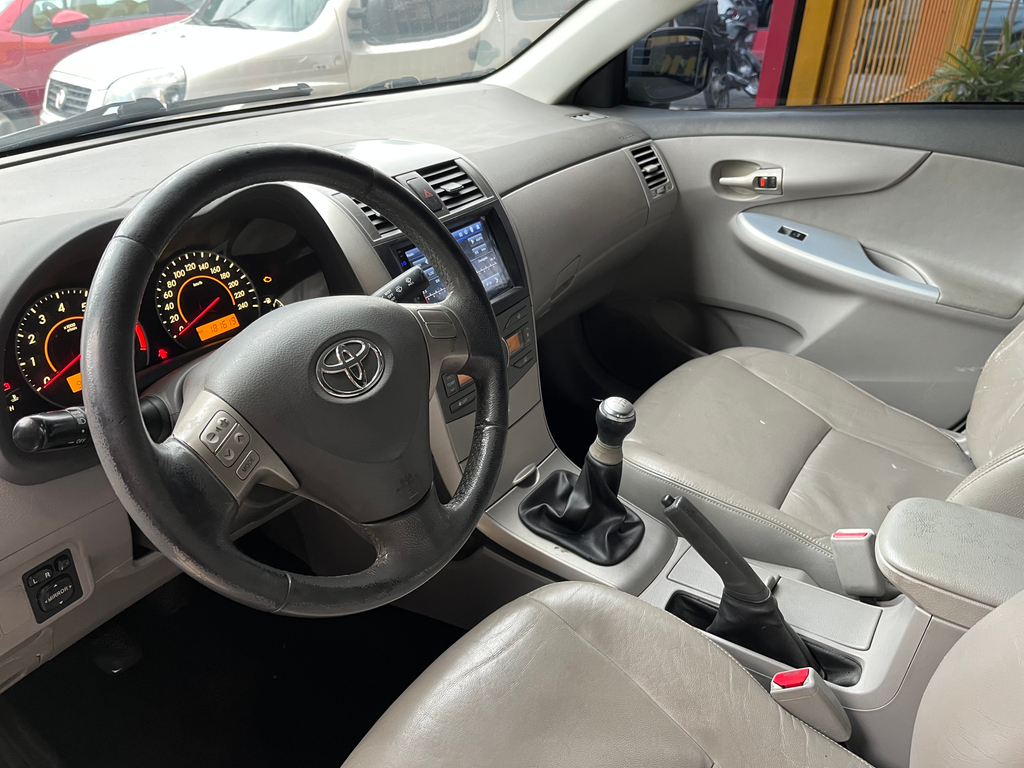 Toyota Corolla Bege