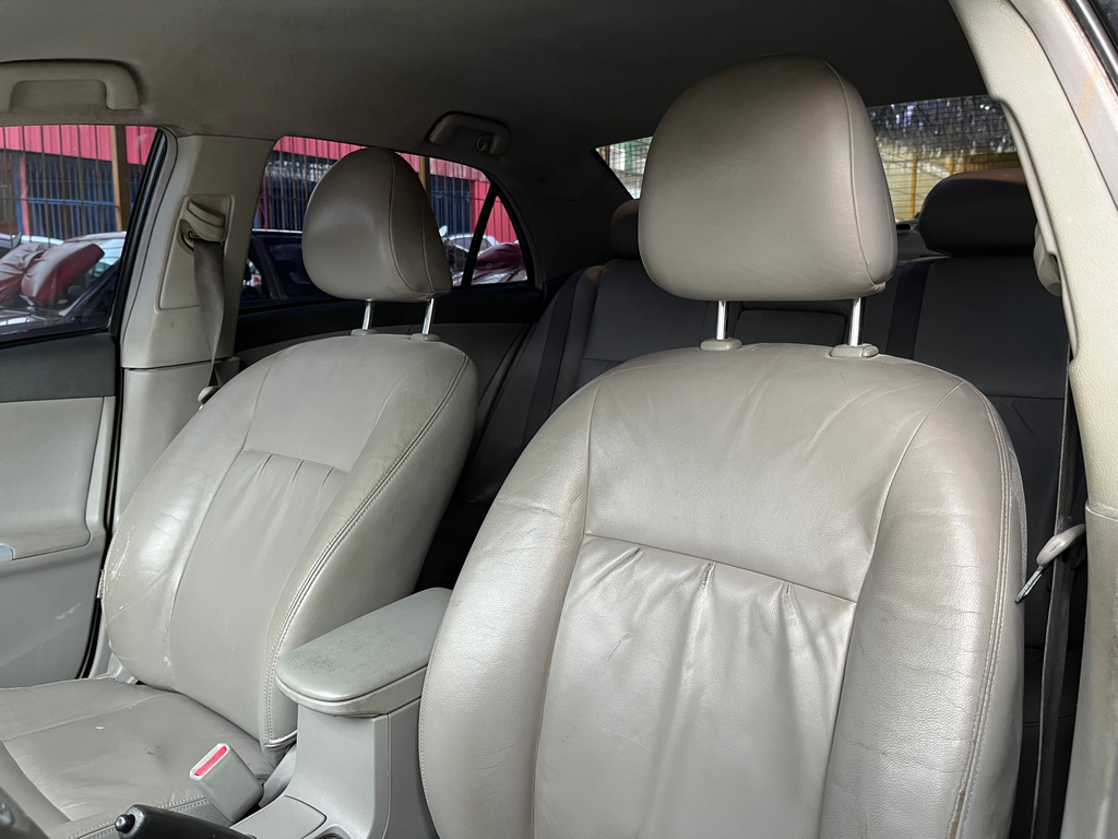 Toyota Corolla Bege