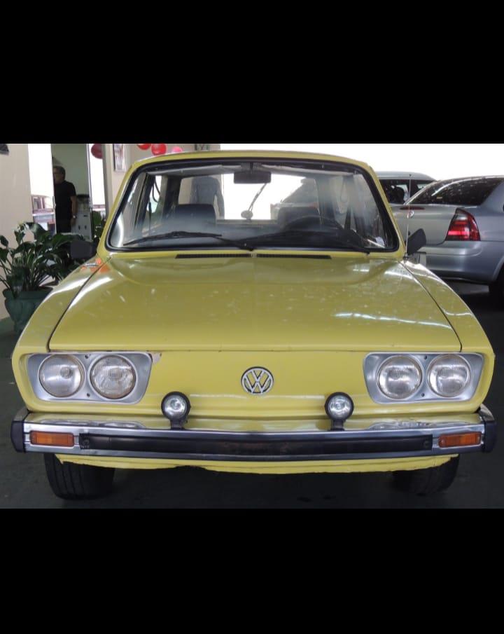 Volkswagen Variant Amarelo