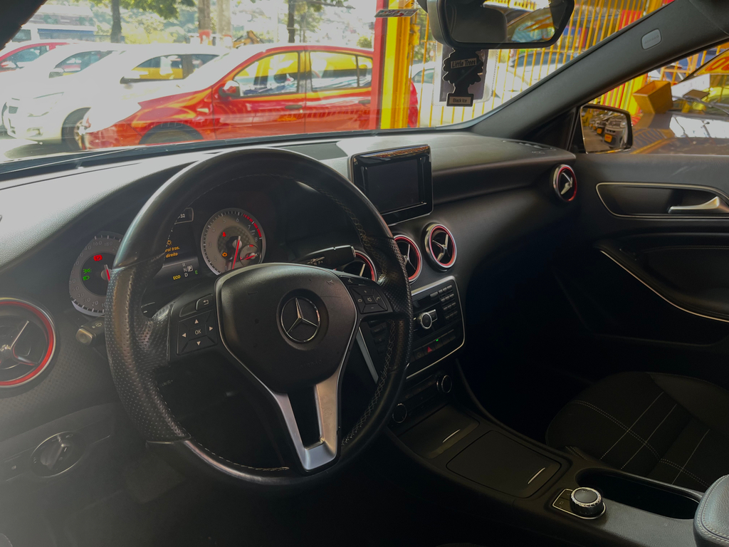 Mercedes Benz A 200 Preto