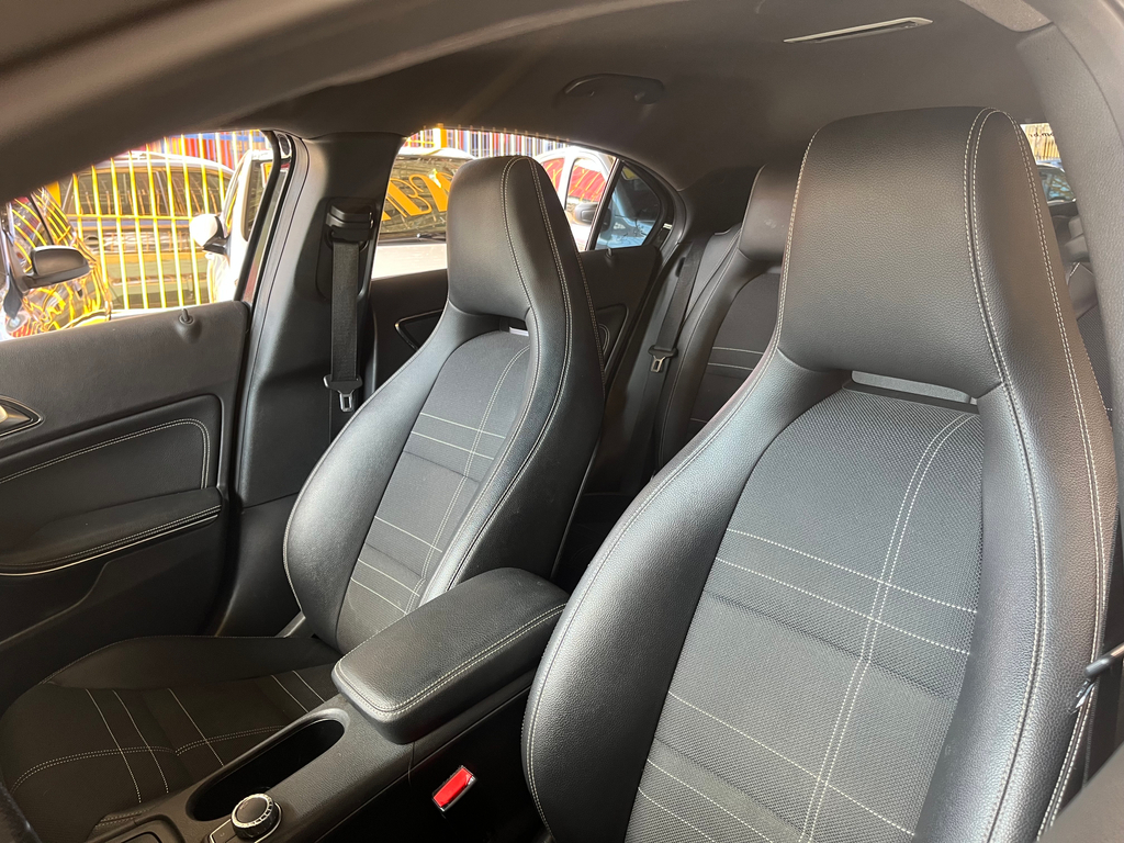 Mercedes Benz A 200 Preto