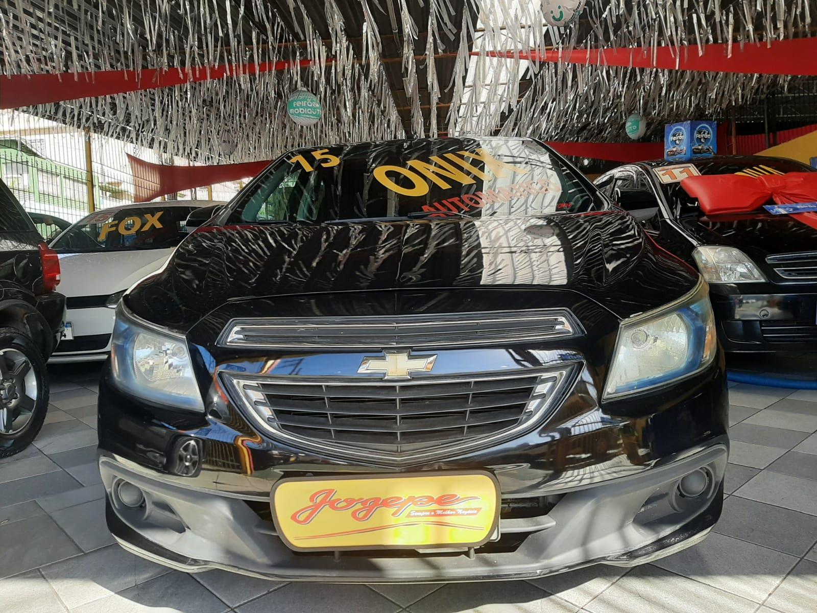 Chevrolet Onix Preto