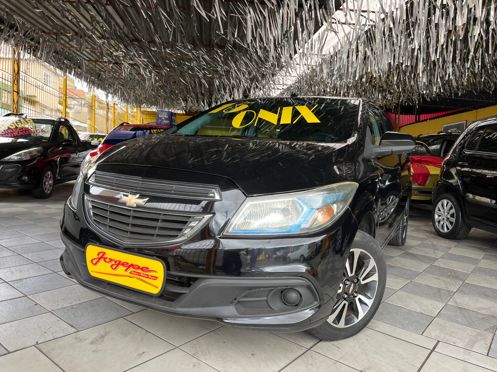 Chevrolet Onix Preto