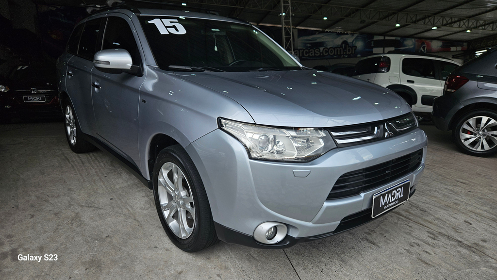 Mitsubishi Outlander Prata