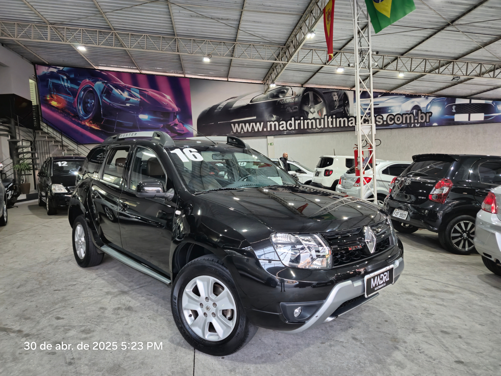 Renault Duster Preto