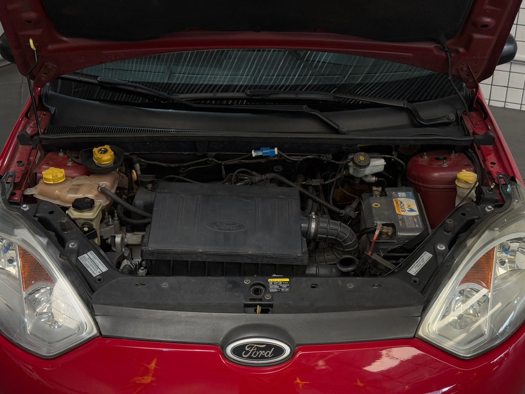 Ford Fiesta Hatch Vermelho