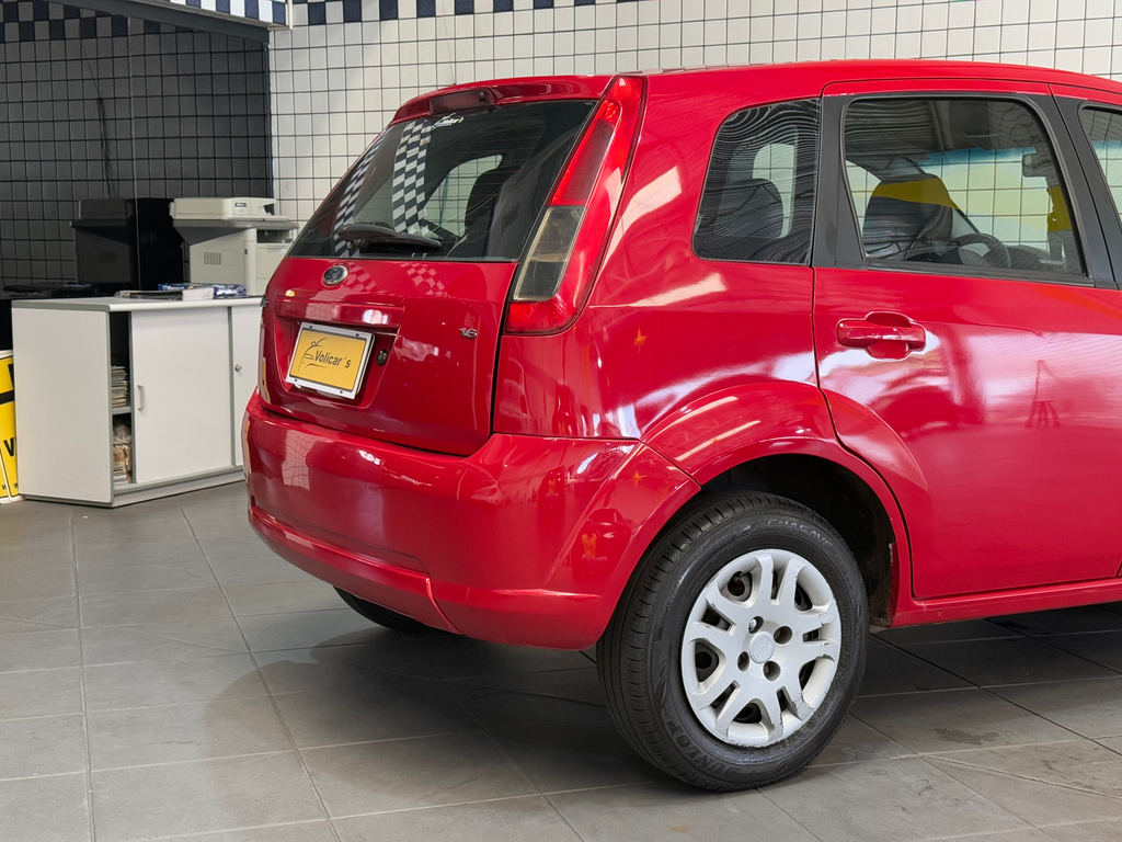 Ford Fiesta Hatch Vermelho