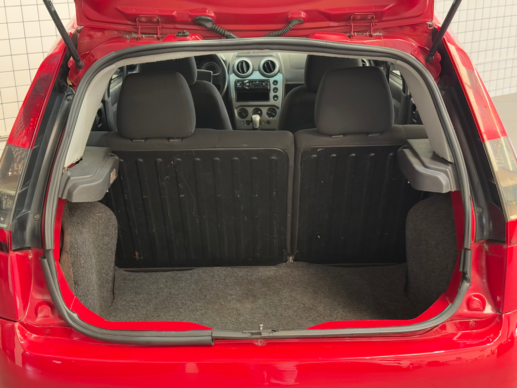 Ford Fiesta Hatch Vermelho
