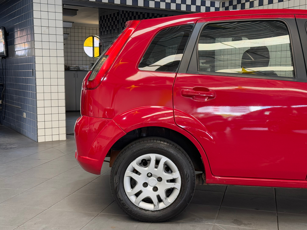 Ford Fiesta Hatch Vermelho