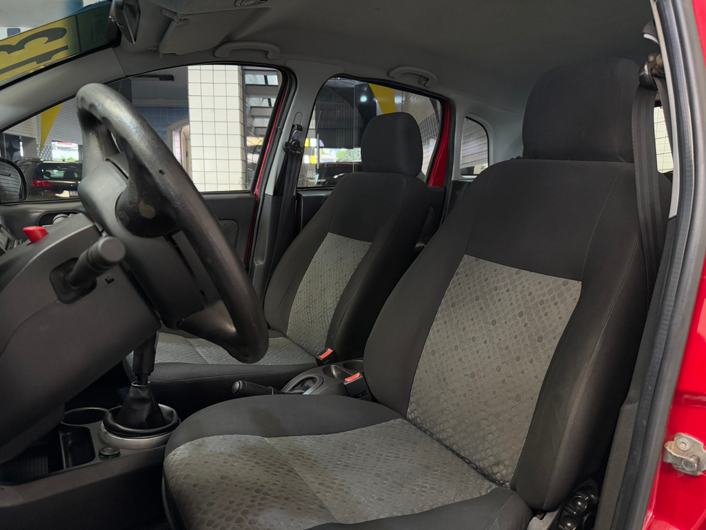 Ford Fiesta Hatch Vermelho