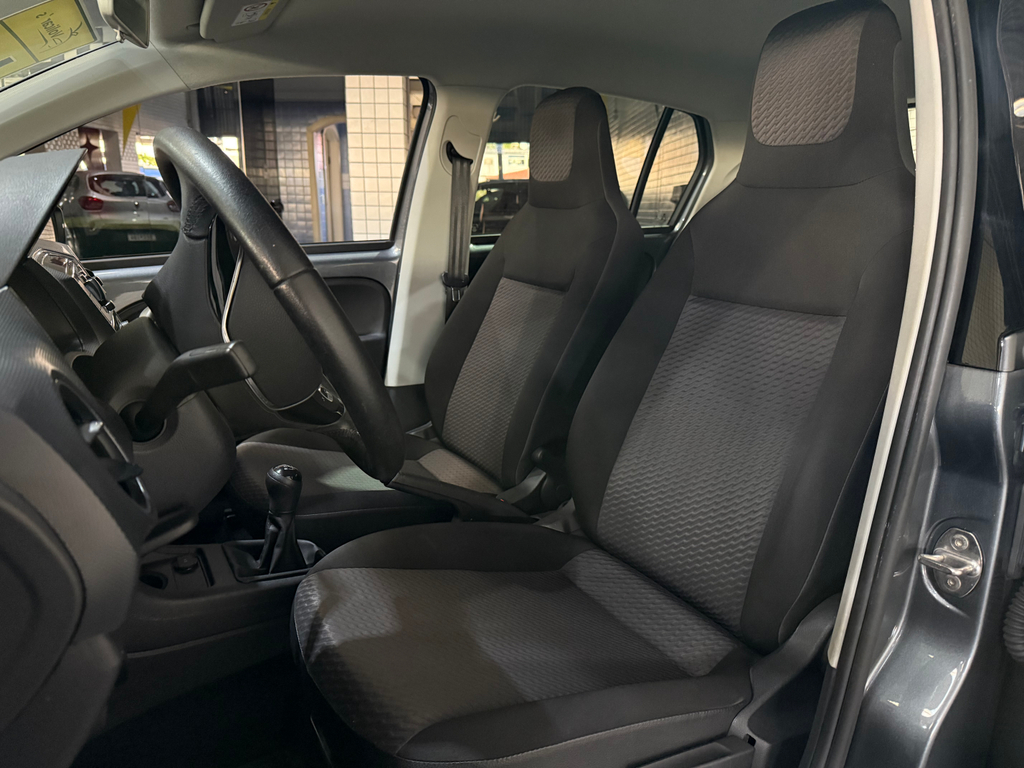 Volkswagen Up! Cinza