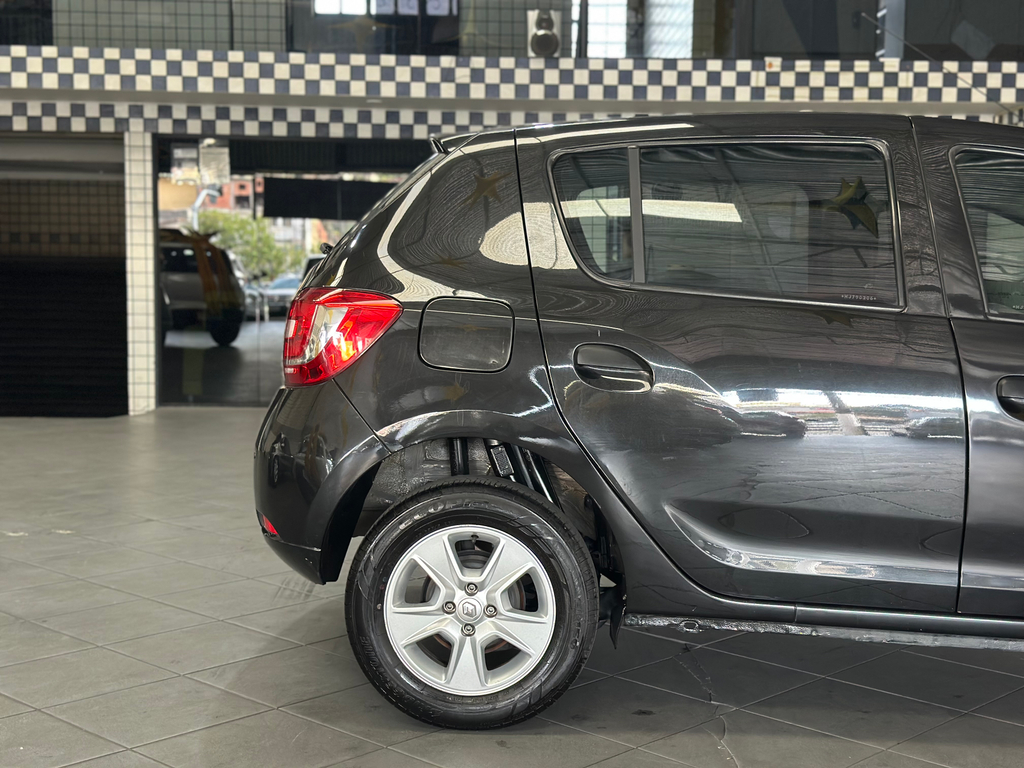 Renault Sandero Preto