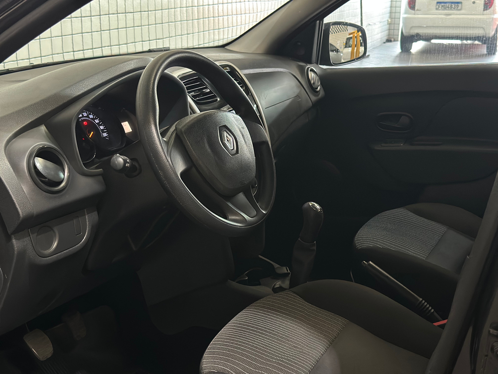 Renault Sandero Preto