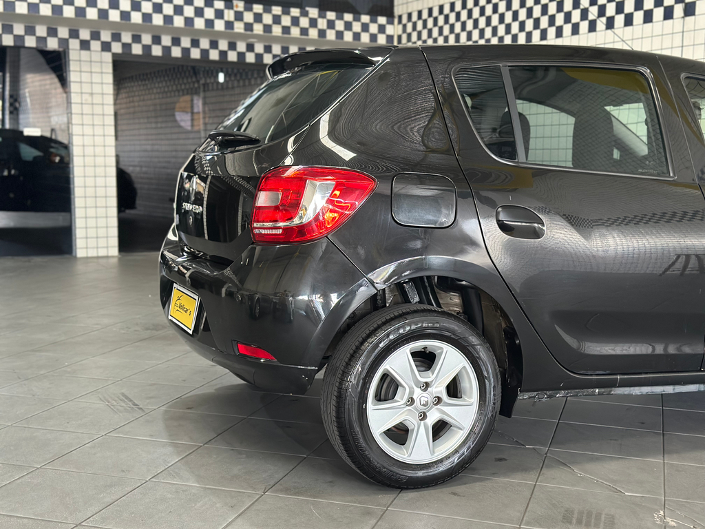 Renault Sandero Preto