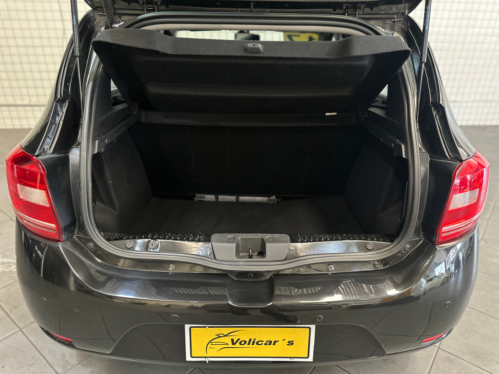 Renault Sandero Preto