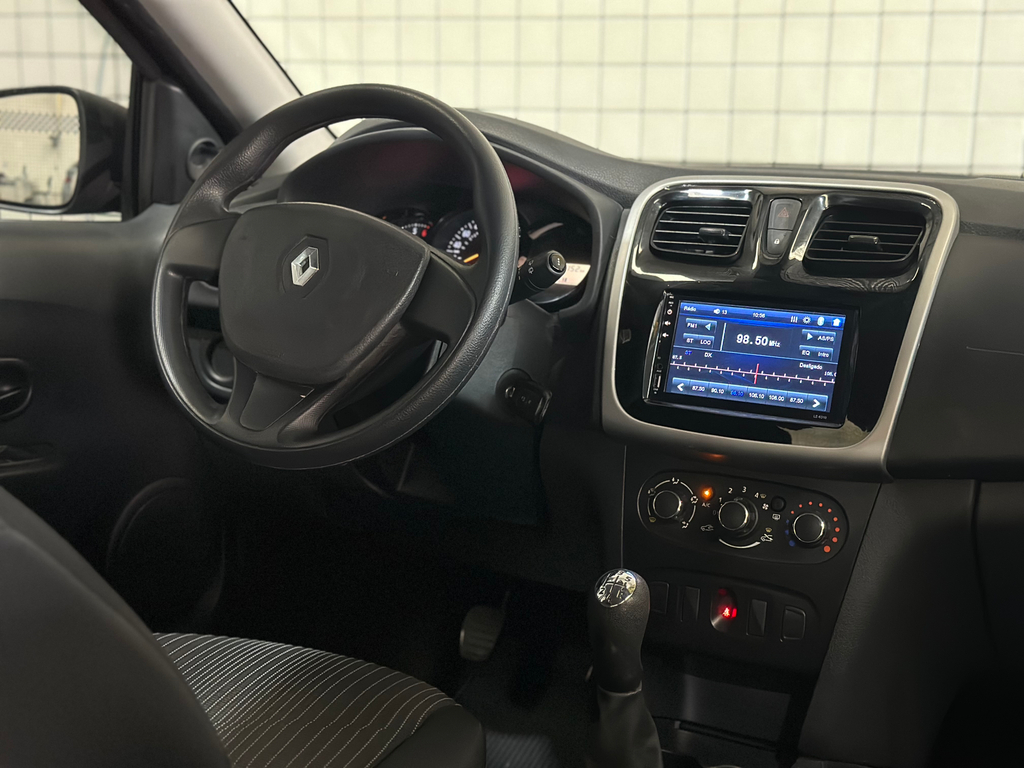 Renault Sandero Preto