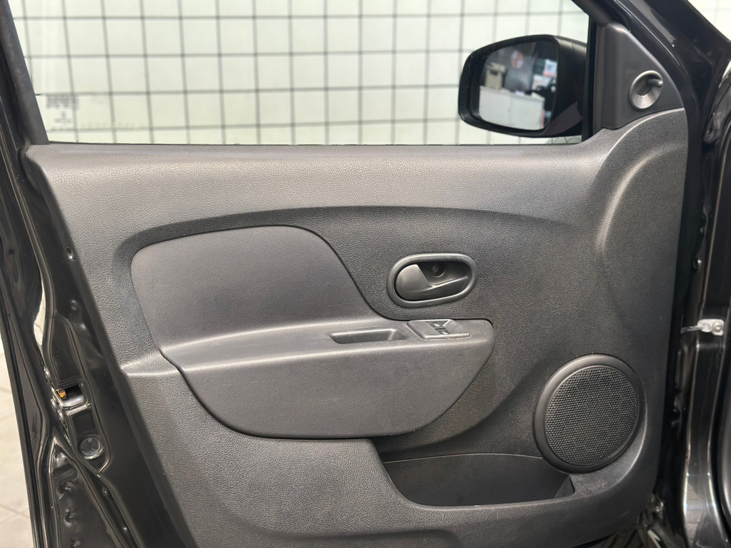 Renault Sandero Preto