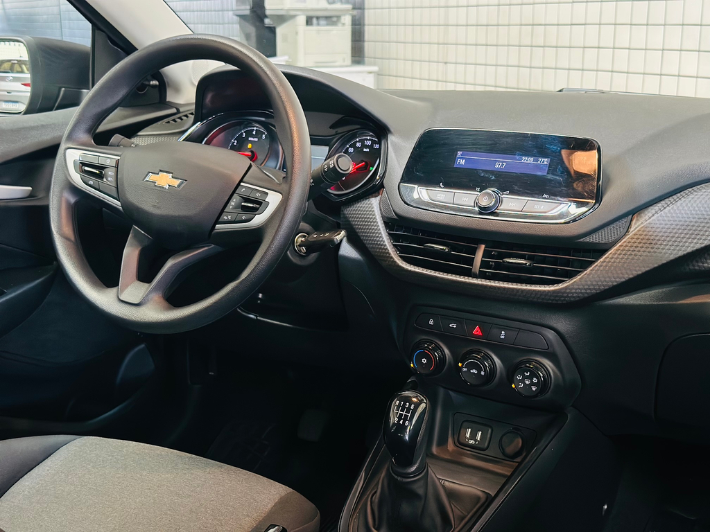 Chevrolet Onix Preto