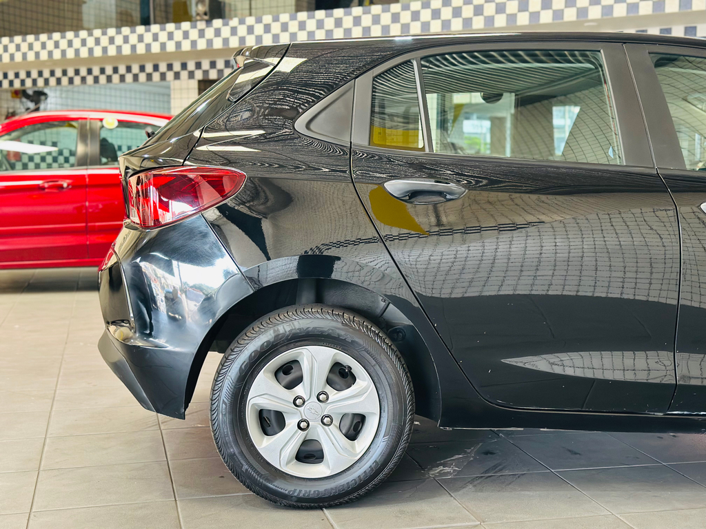 Chevrolet Onix Preto