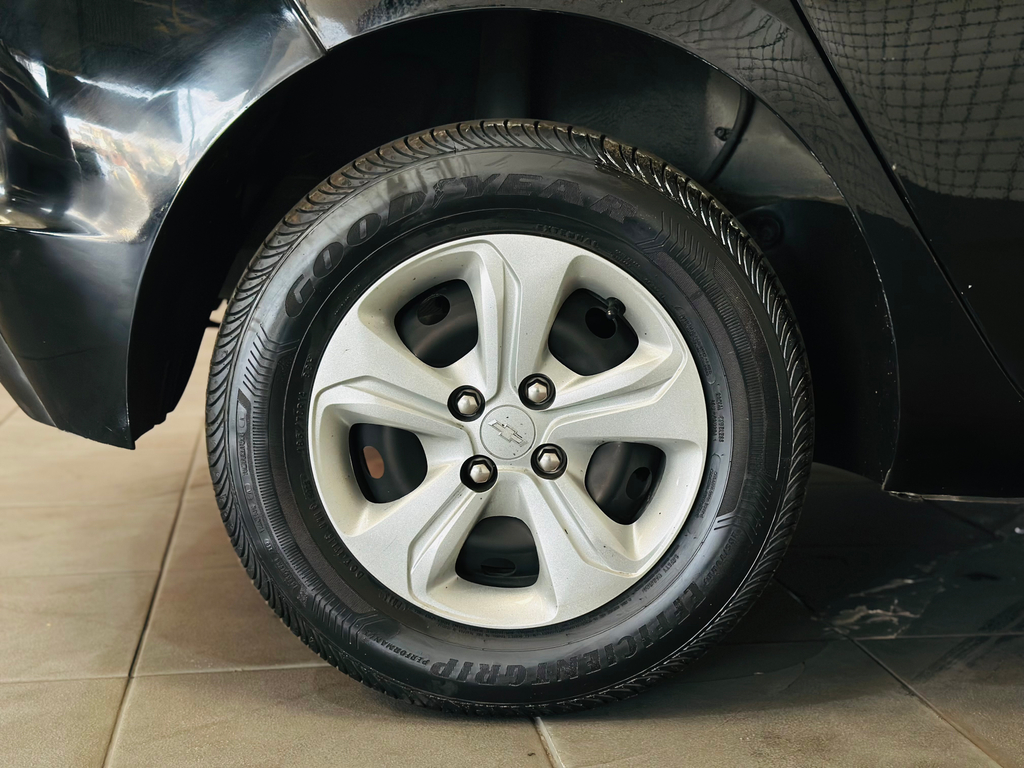 Chevrolet Onix Preto