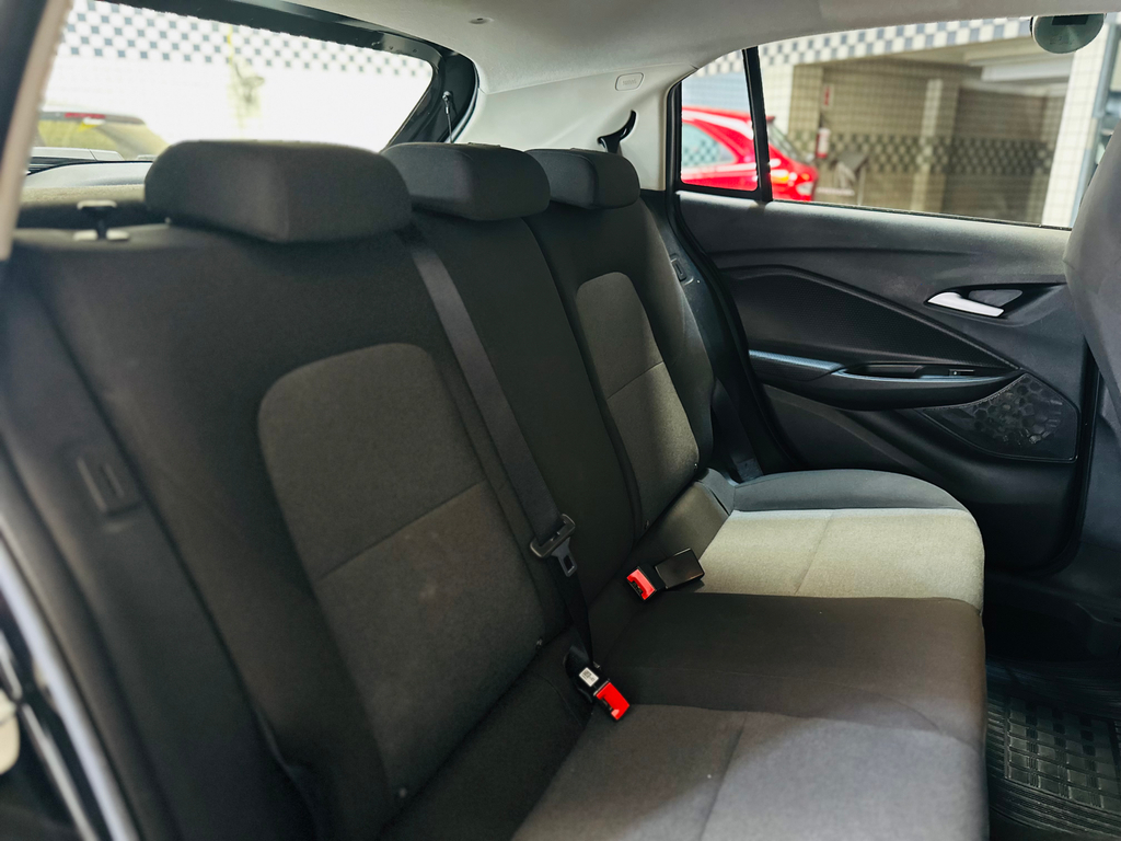 Chevrolet Onix Preto