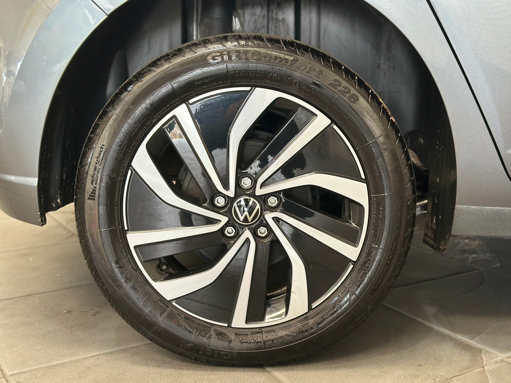 Volkswagen Polo Cinza