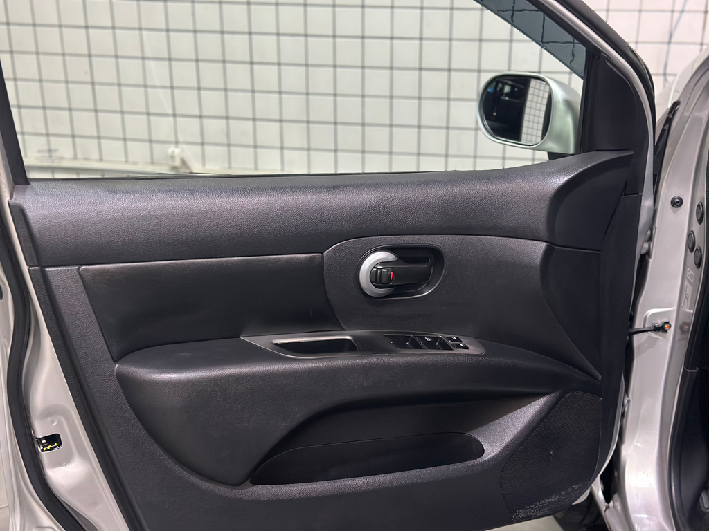 Nissan Livina Prata