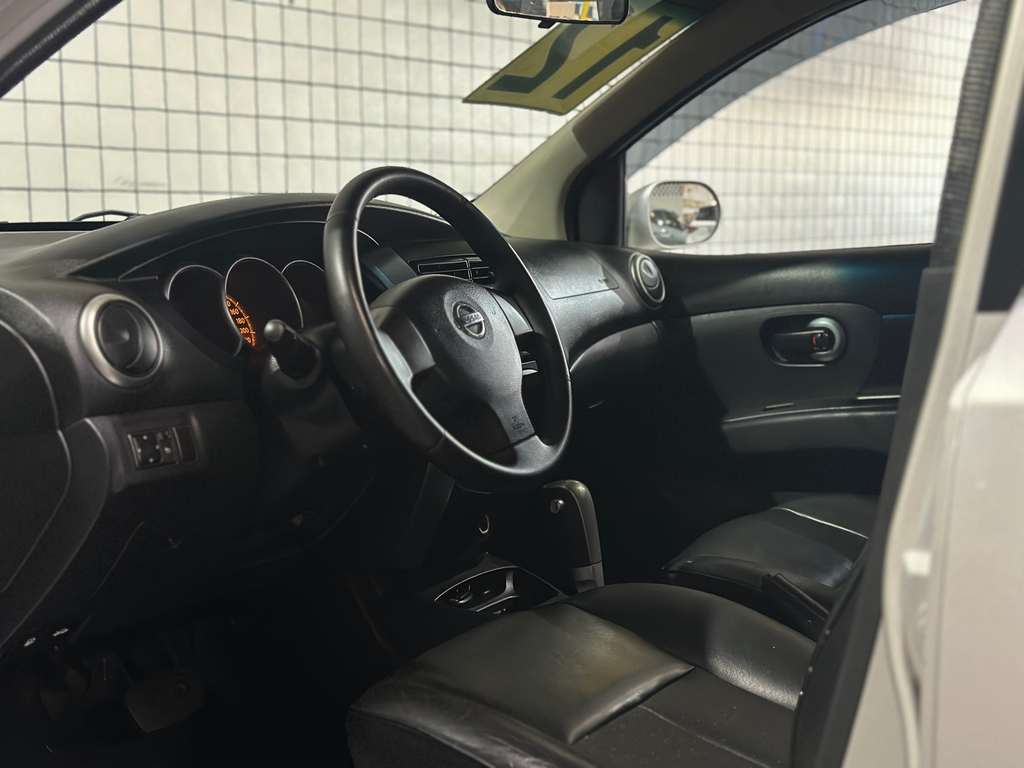 Nissan Livina Prata