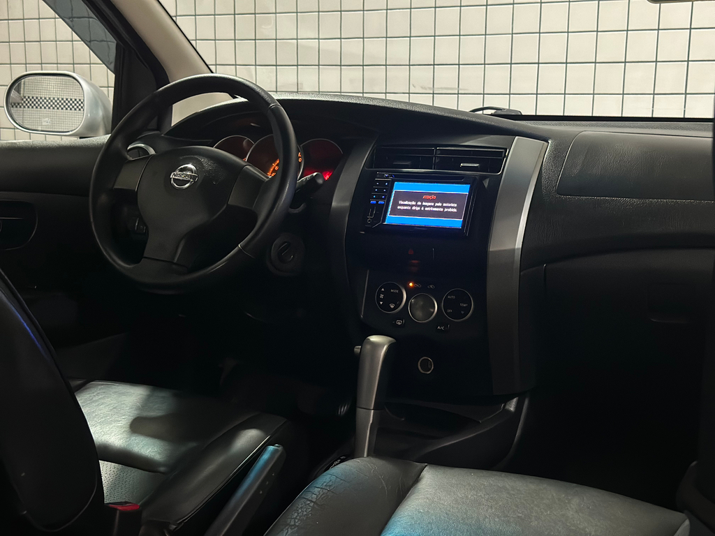 Nissan Livina Prata