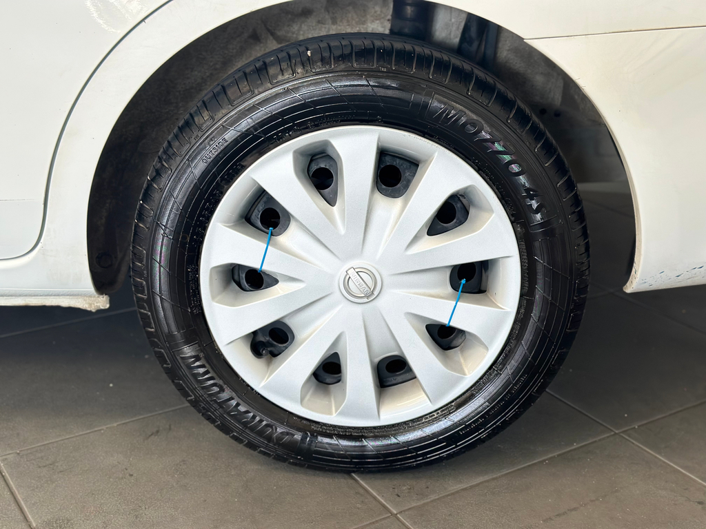 Nissan Versa Branco