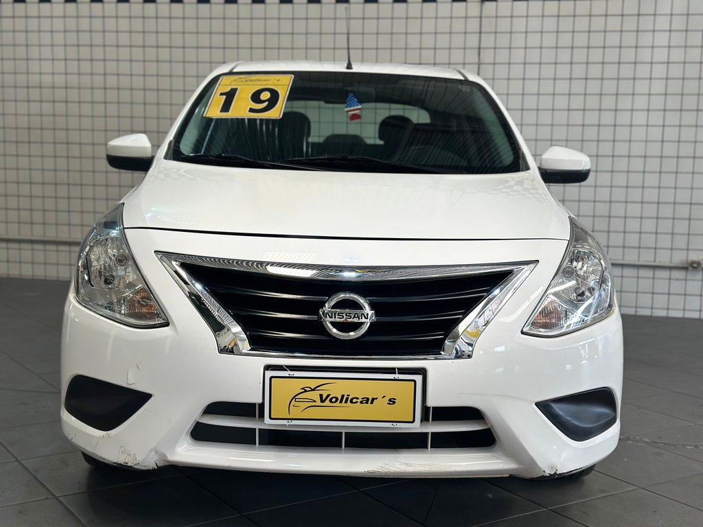Nissan Versa Branco