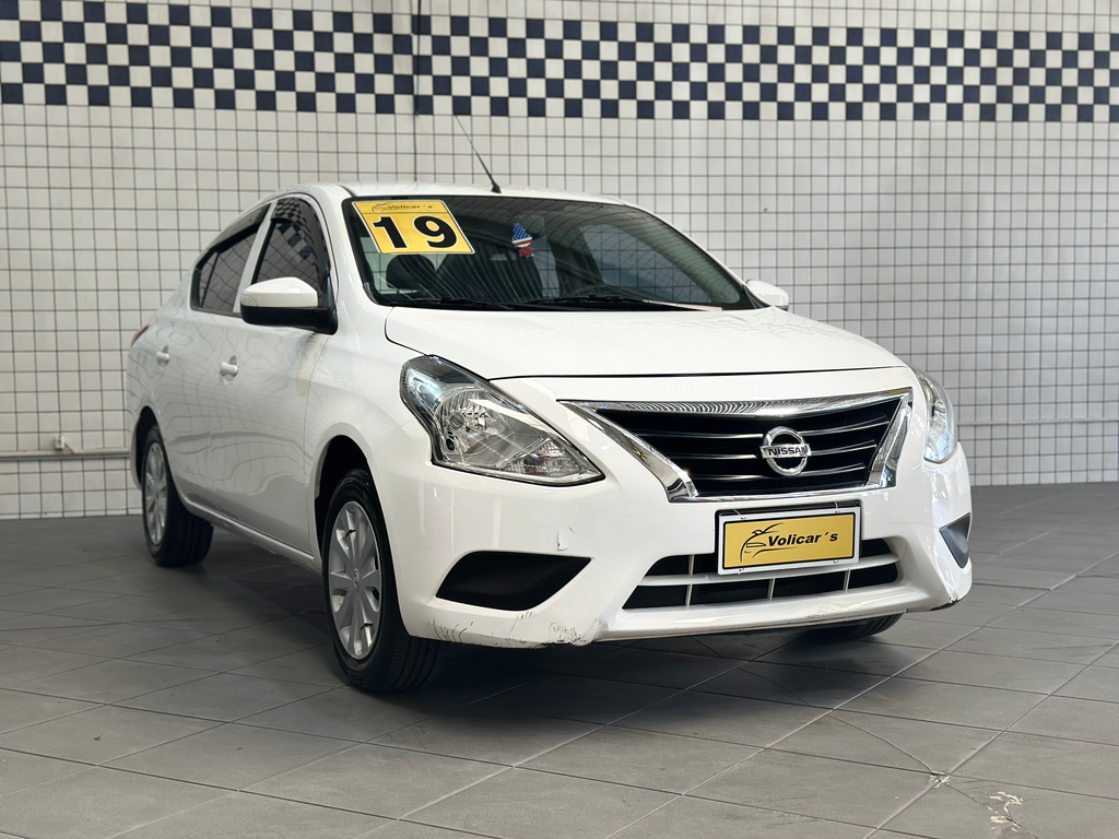 Nissan Versa Branco