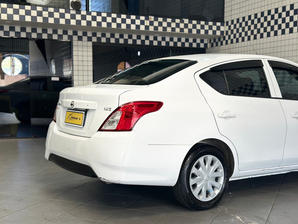 Nissan Versa Branco