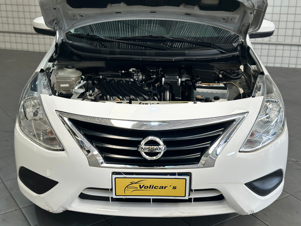 Nissan Versa Branco