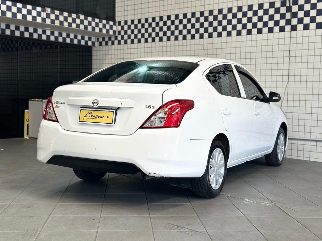 Nissan Versa Branco