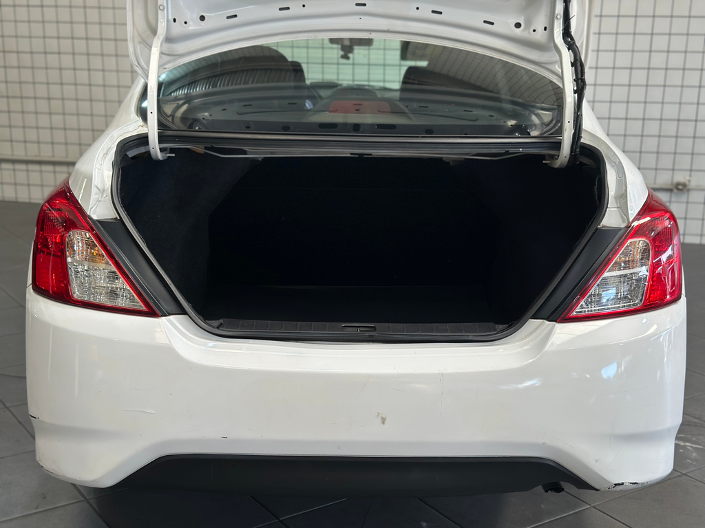 Nissan Versa Branco