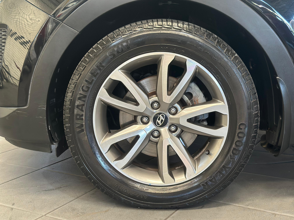 Hyundai Santa Fe Preto